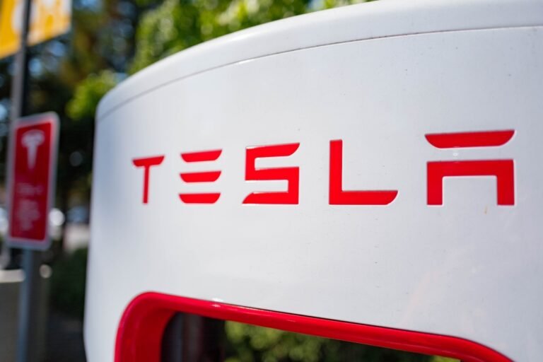 Tesla workers in New York launch a union campaign • TechCrunch